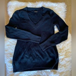 Express V-neck sweater. Black. Sz L